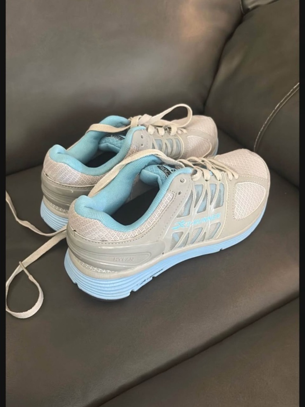Women's Athletic Sneakers in Light Gray with Light Blue Accents